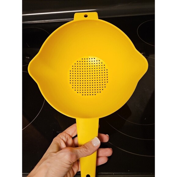 Vintage Tupperware 1523-8 Yellow 2 Qt Strainer Colander Handle 2 Spouts - Picture 6 of 15
